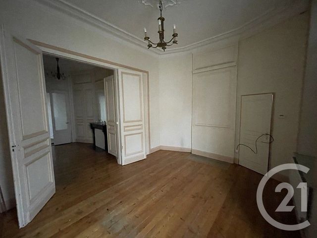 Appartement T2 à louer - 2 pièces - 50.6 m2 - LILLE - 59 - NORD-PAS-DE-CALAIS - Century 21 Rue Nationale